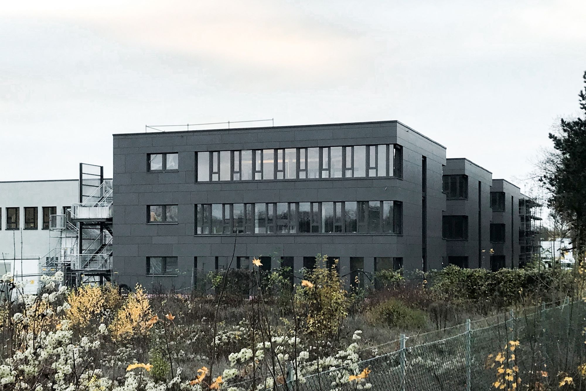 Fahr Architekt Hannover - Bürohaus J <small>Hannover Anderten</small>